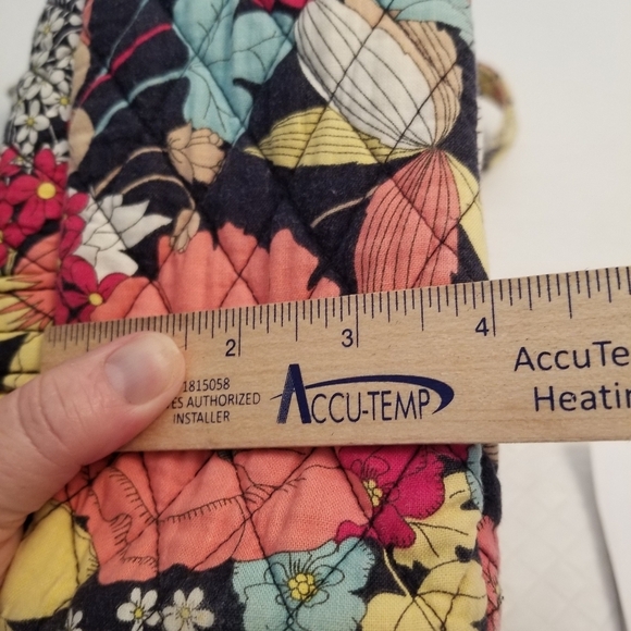 VERA BRADLEY HAPPY SNAILS Shoulder Bag Purse Tote 13 X 8 X 4 - Picture 5 of 5